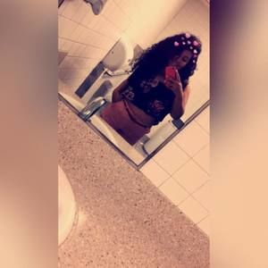 Meet your Posher, Crystal